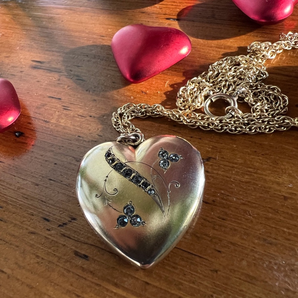 Victorian Goldfilled Heart Locket on 28” GF Chain